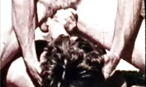 Un video di film porno di mamme mature bionda con un grosso cazzo nero succhiare il cazzo
