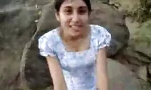 Lei cade nel gruppo di slut studentesse in orgia hardcore videoporno mature
